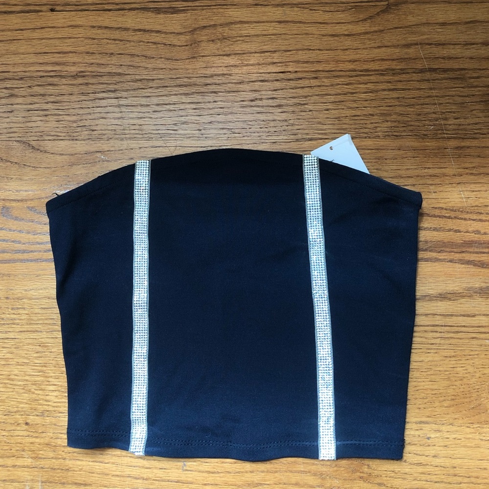 Navy strapless crop top with diamond stripes
